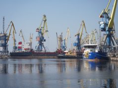 Окупанти вивезли десятки тисяч тонн зерна через порт Маріуполя