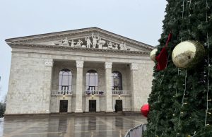 В окупованому Маріуполі відкрили «відновлений» драмтеатр на місці зруйнованого авіабомбою