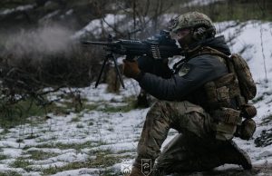 «Лізуть з усіх сторін»: на Лиманському напрямку окупанти йдуть у штурми поодинці й у дивному маскуванні