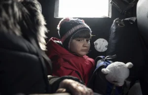 Рада дозволила примусово евакуйовувати дітей із зон бойових дій