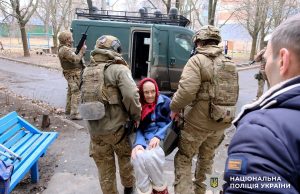 У прифронтовому Лимані залишаються майже дві тисячі цивільних: евакуація ускладнена бойовими діями та паводками