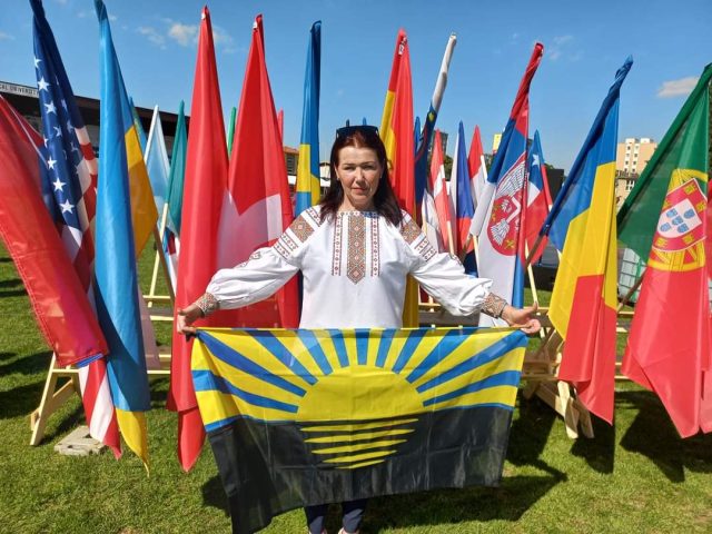 Матеріал 2 фото з прапором