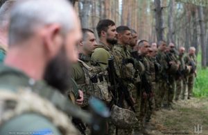 У 66-й бригаді нагородили піхотинців за бої на Лиманському напрямку