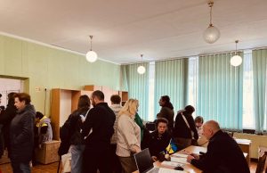 Для евакуйованих мешканців Лиманської громади провели виїзний прийом у межах проєкту «Пліч-о-пліч»